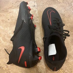 Like new Nike soccer cleats womens size 6